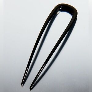 DEBORAH PAGANI Large DP Pin black